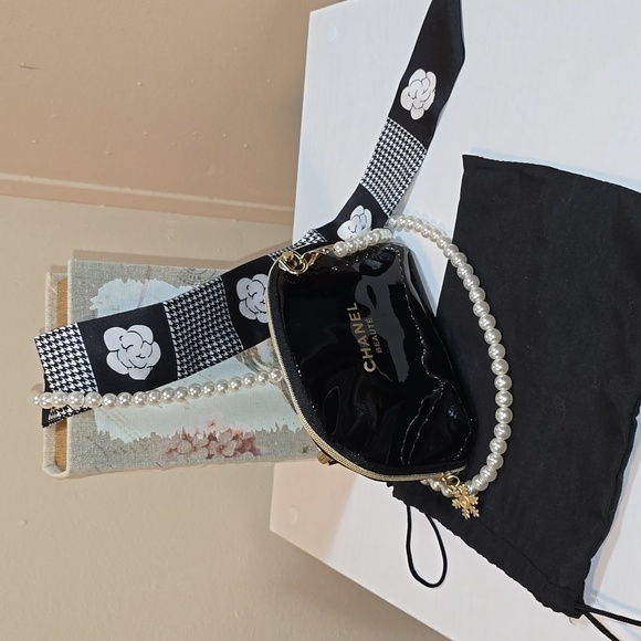 Chanel Pouch with Pearl Strap Plus... B27 - Picture 8 of 8